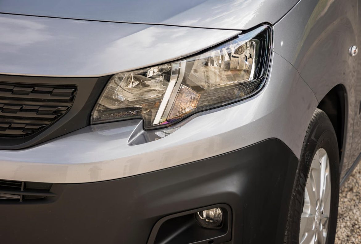 Peugeot e_Partner furgone-58