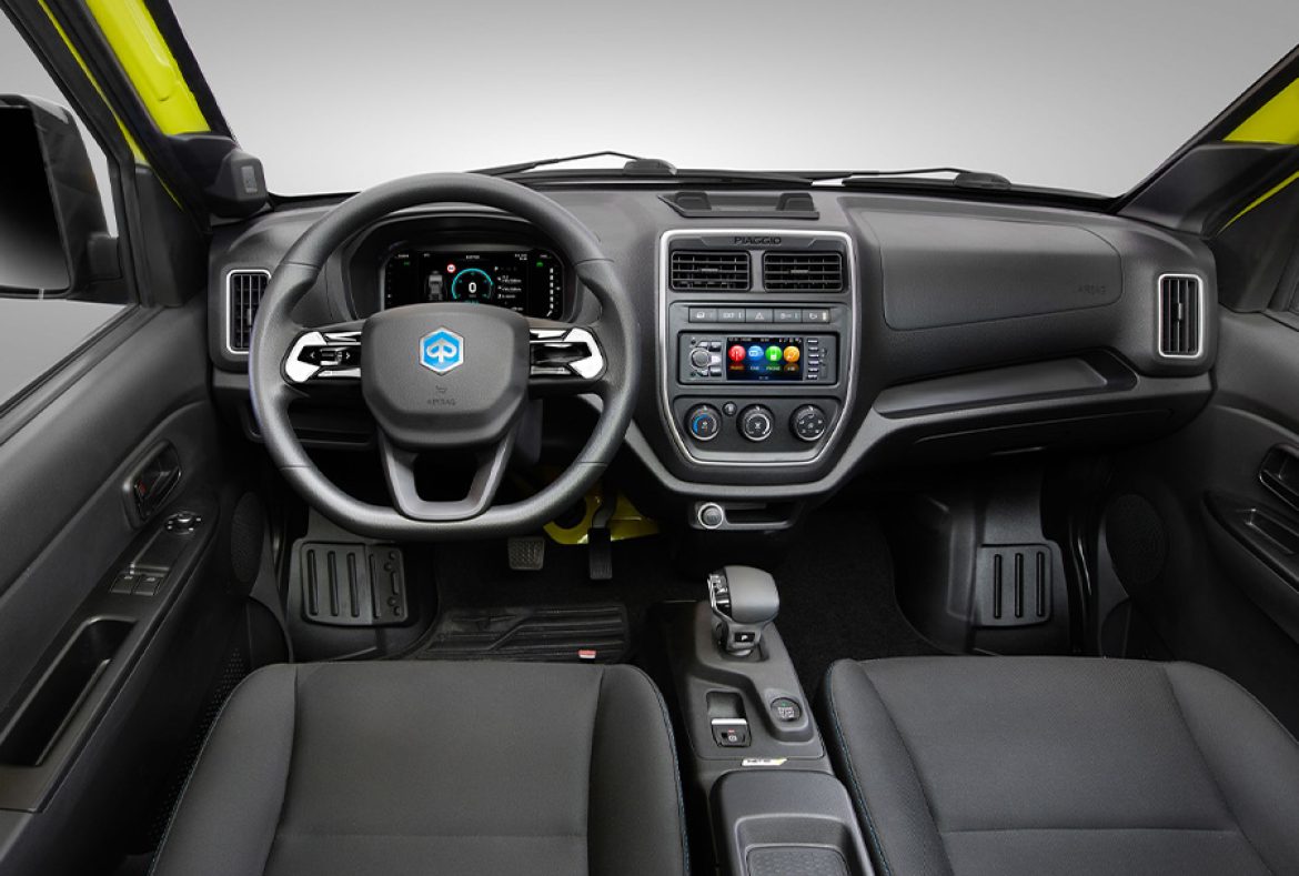 Piaggio Porter NPE Elettrico , interno postazione guida-11