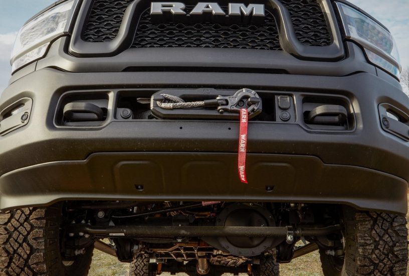Ram Power Wagon dettaglio anteriore