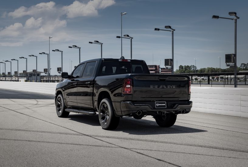 2026 Ram 1500 Black Express with HEMI® V-8 rear 3/4