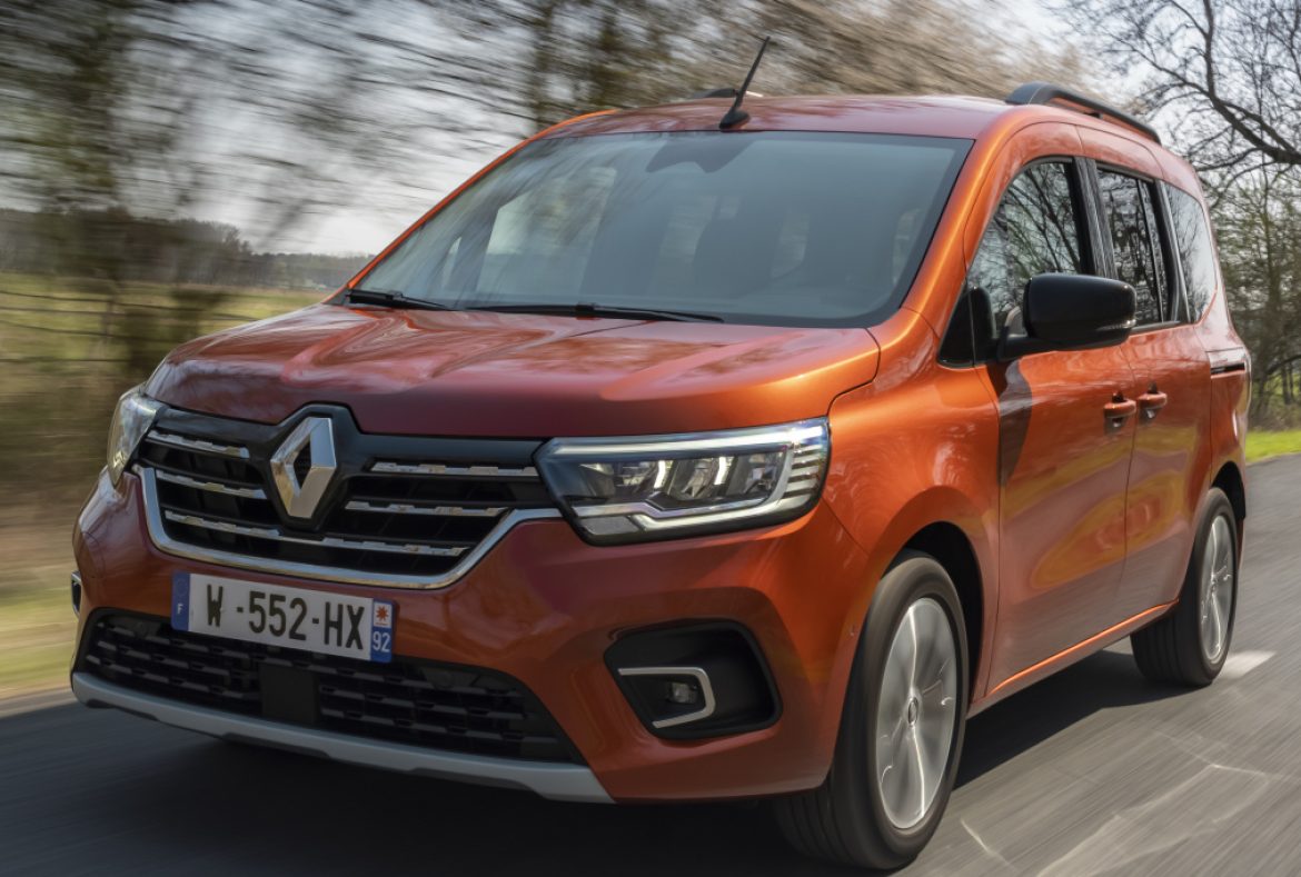 Renault Kangoo Life tre quarti anteriore- 04