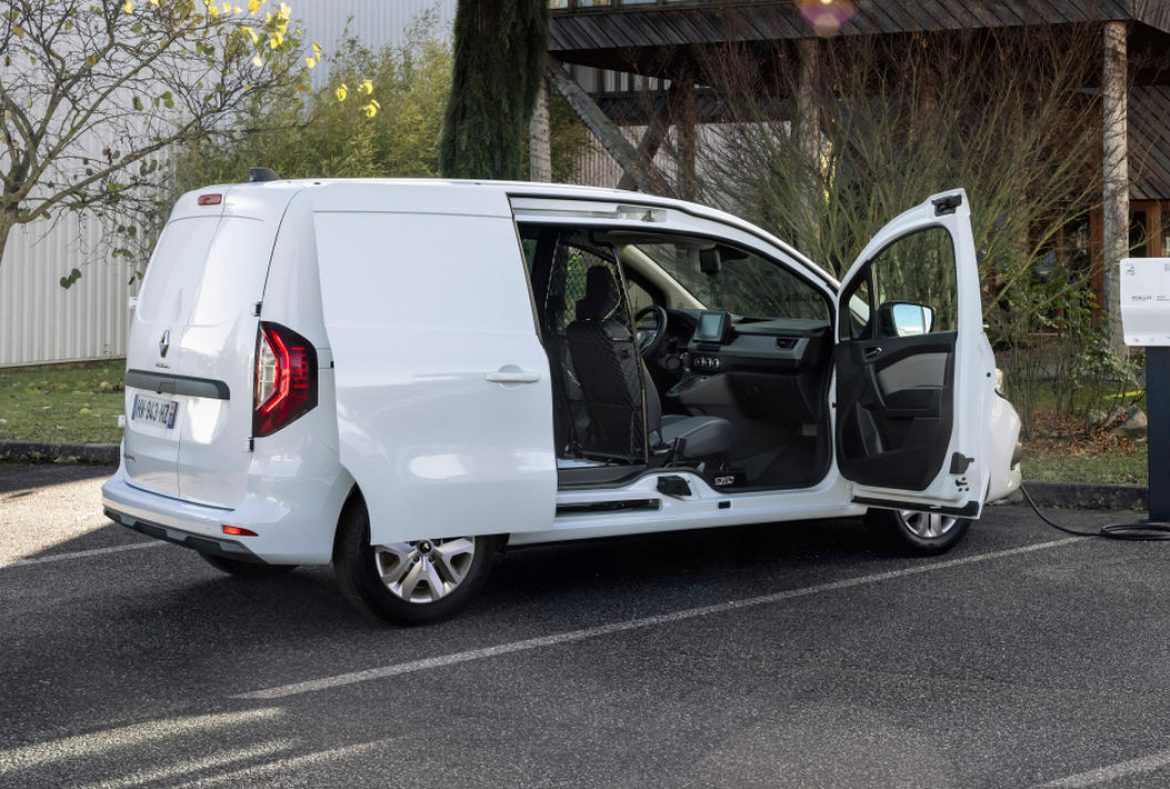 Renault Kangoo Van E_Tech elettrico con portelloni aperti - 13