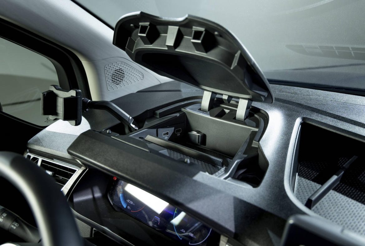 Renault Kangoo Van E_Tech elettrico, ricarica usb e vani portaoggetti - 22