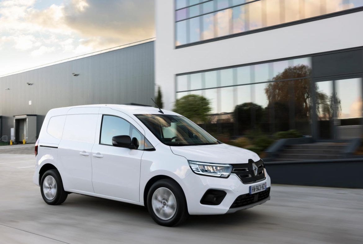 Renault Kangoo Van E_Tech elettrico tre quarti anteriore- 09