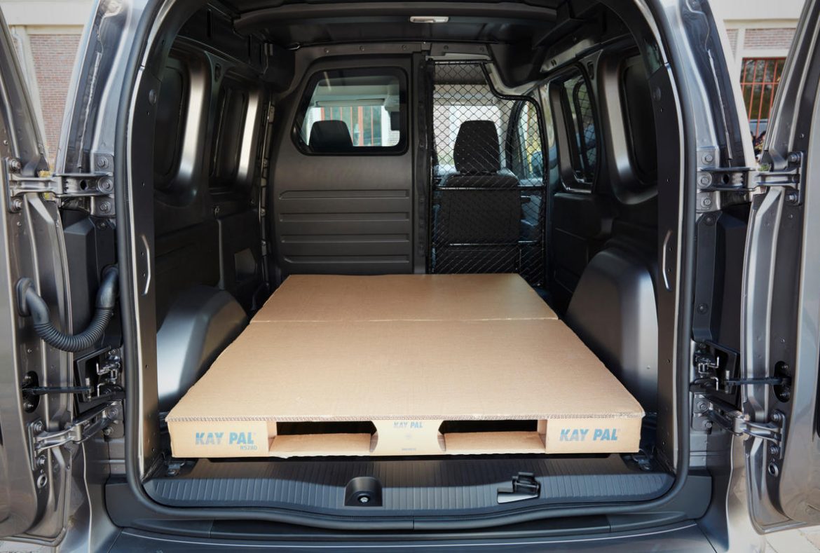 Renault Kangoo Van E_Tech elettrico, vano di carico portelloni aperti - 06