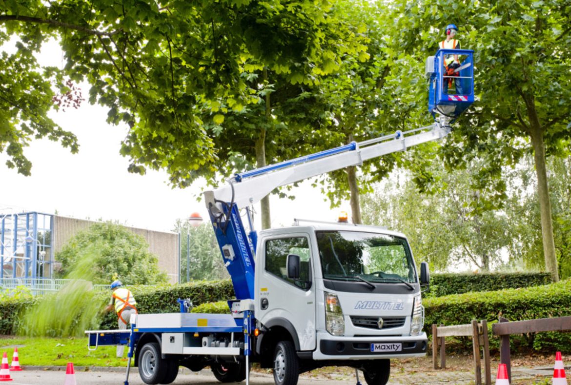 Renault Maxity Crane- 1