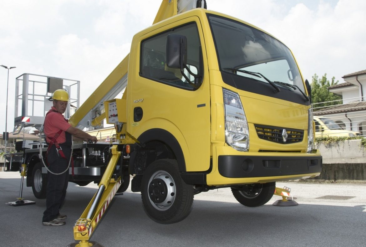 Renault Maxity Crane- 4