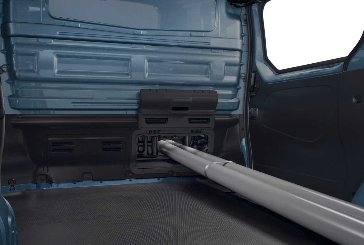 Renault Trafic Van 2022, intercapedine sotto il sedile del passeggero - 03
