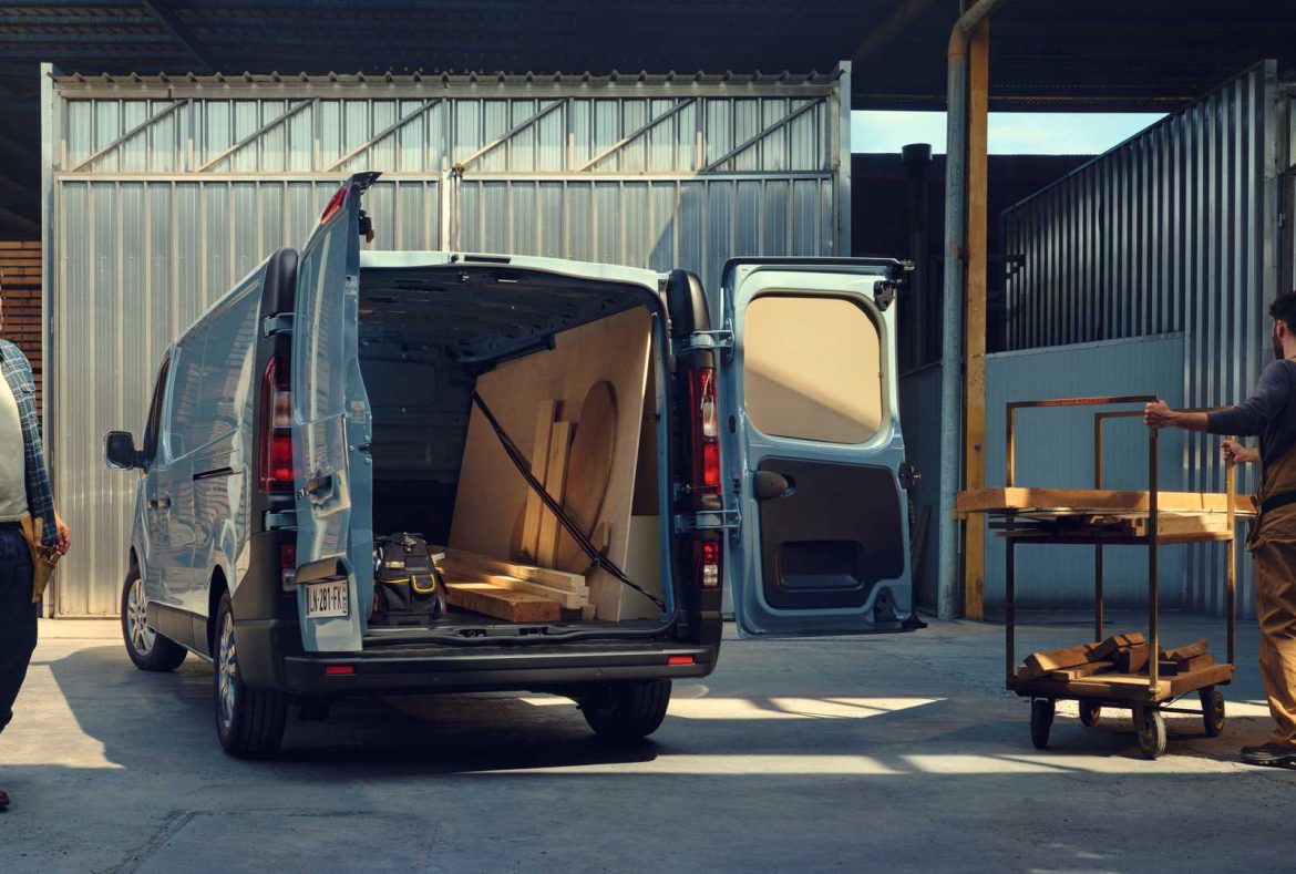 Renault Trafic Van 2022 posteriore - 05