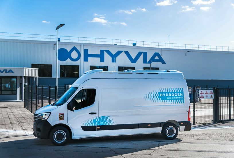 Renault_Master_Van_H2-TECH_-_HYVIA_plant_-_Flins (1)