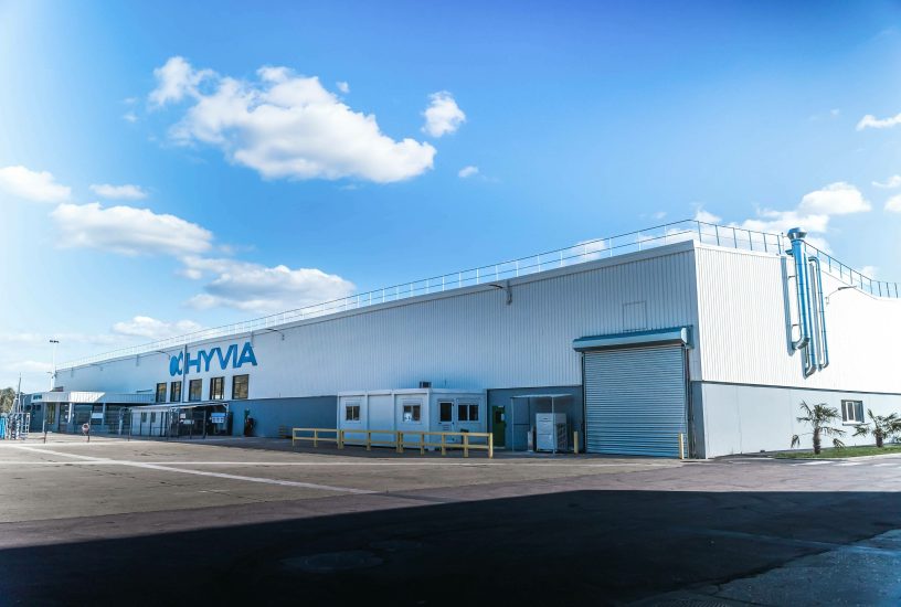 Renault_Master_Van_H2-TECH_-_HYVIA_plant_-_Flins (3)