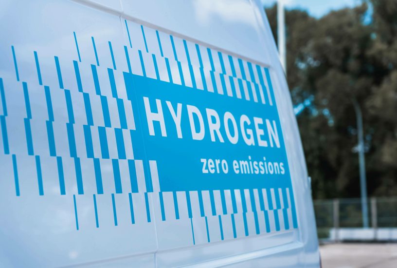 Renault_Master_Van_H2-TECH_-_HYVIA_plant_-_Flins (4)