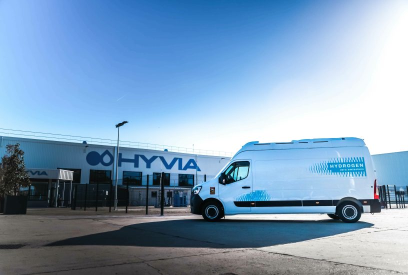 Renault_Master_Van_H2-TECH_-_HYVIA_plant_-_Flins