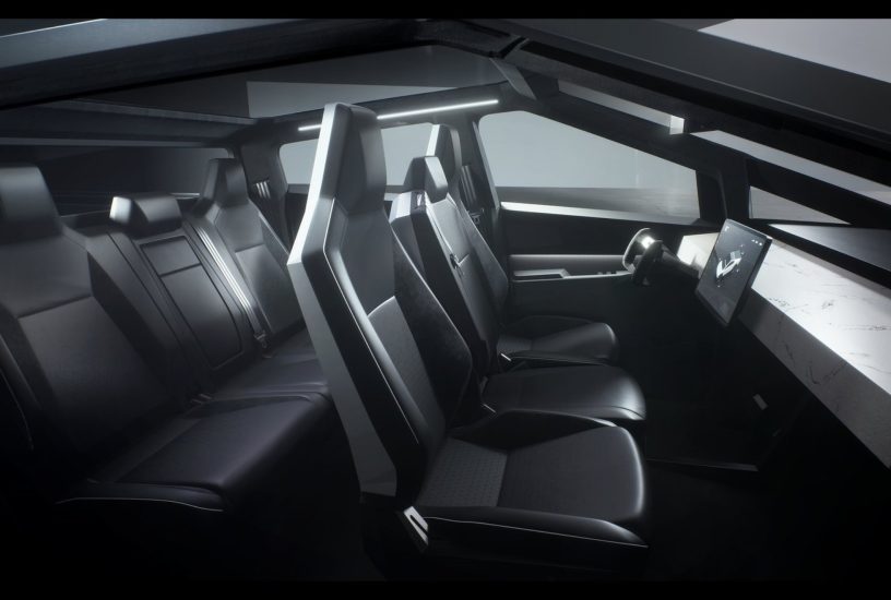 Tesla Cybertruck abitacolo