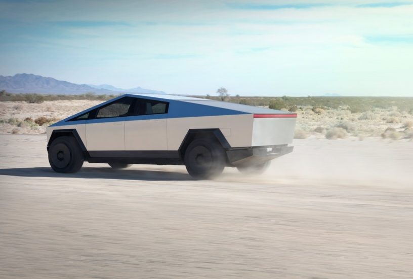 Tesla Cybertruck tre quarti posteriore