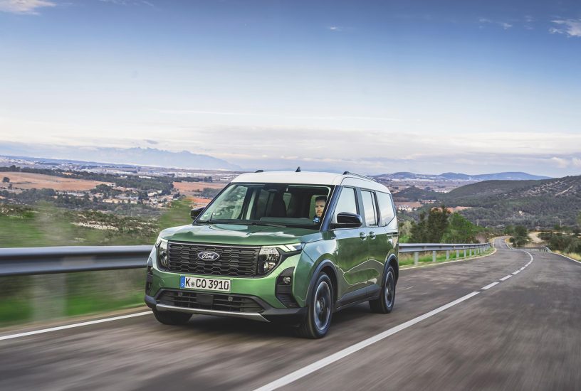 Tourneo_Courier_Bursting_Green_007-LOW