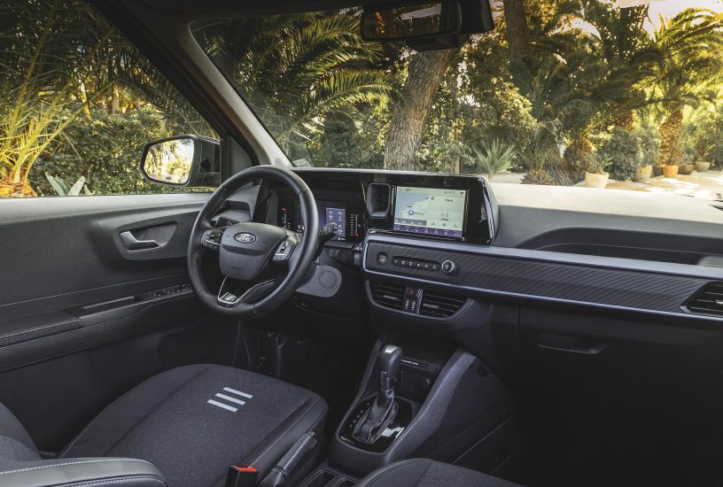 Tourneo_Courier_Bursting_Green_015-LOW