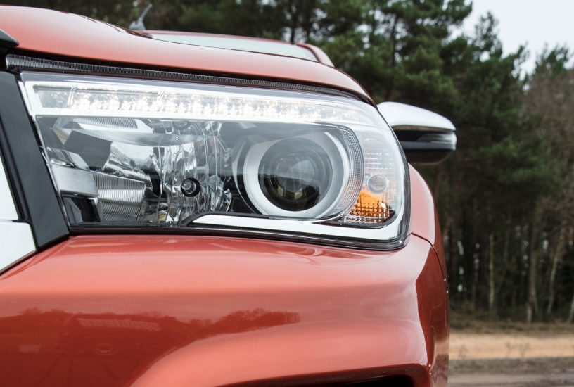 Toyota Hilux Executive+ faro anteriore