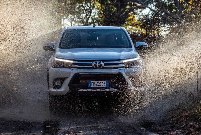 toyota-hilux-invincible50-frontale