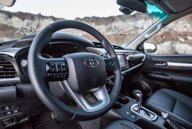 toyota-hilux-invincible50-interni