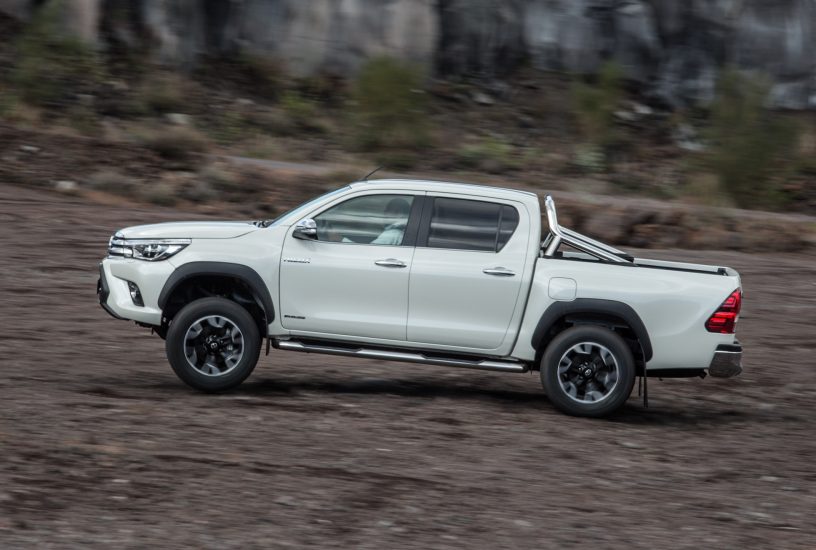 toyota-hilux-invincible50-profilo