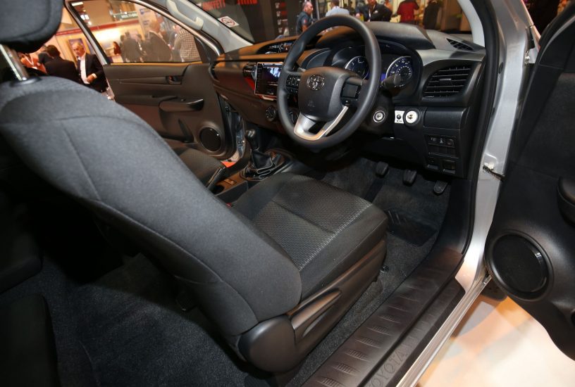 toyota-hilux-interni-birmingham-2017