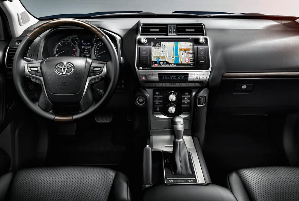 Toyota Land Cruiser, postazione di guida-10