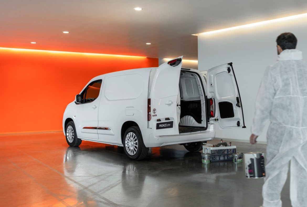 Toyota Proace City Van tre quarti posteriore