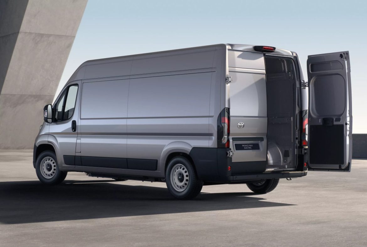 Toyota Proace Max, tre quarti postreriore -02