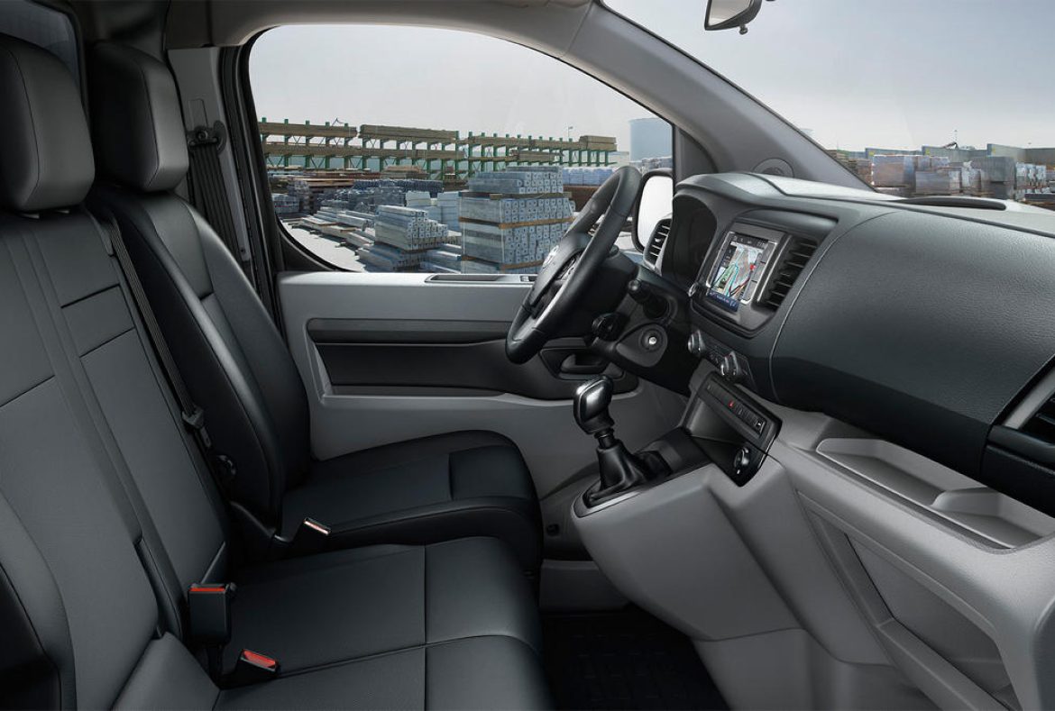 Toyota Proace, interno abitacolo -07
