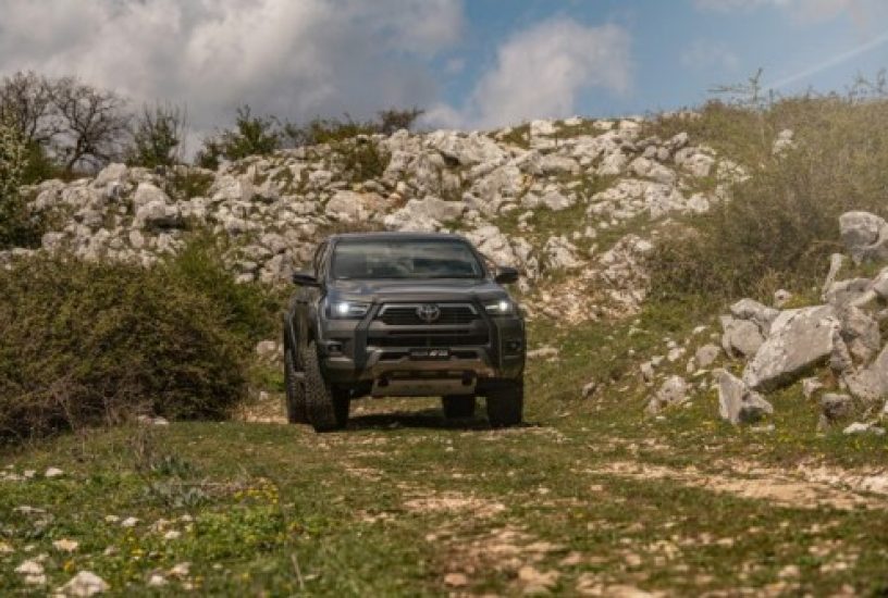 Toyota Hilux AT33 Arctic Trucks