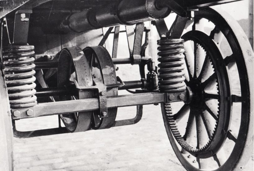 Dettaglio dell'asse esterno del Daimler truck nel 1896