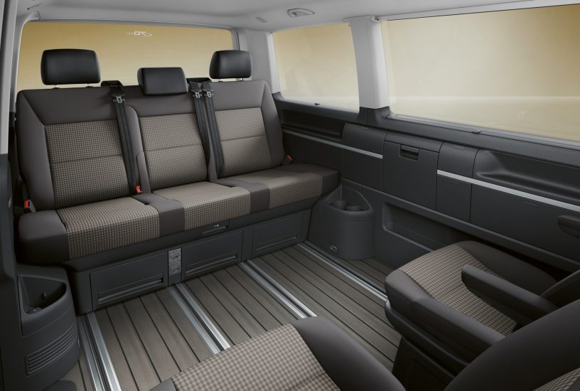 volkswagen-bulli-70-anni-interni