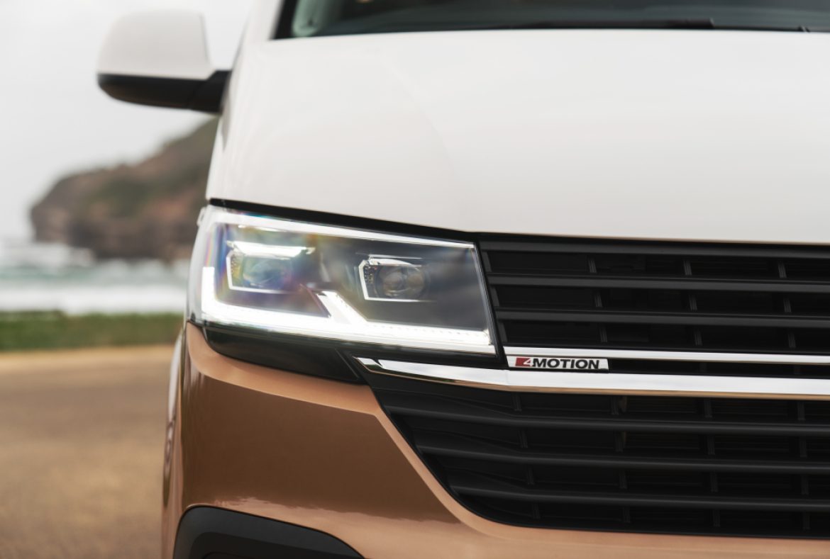 Volkswagen California Beach, dettaglio mascherina e faro anteriore 113