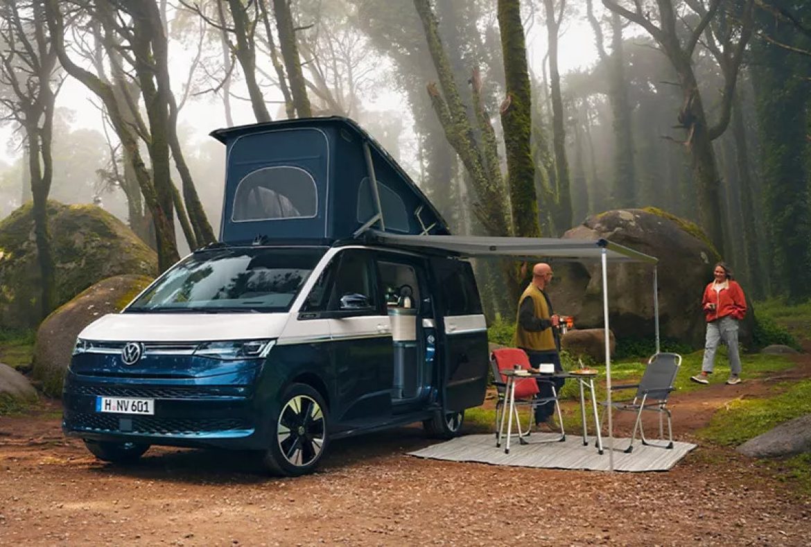 Volkswagen California T7 ocean 2024, tetto pop-to e veranda aperta-04