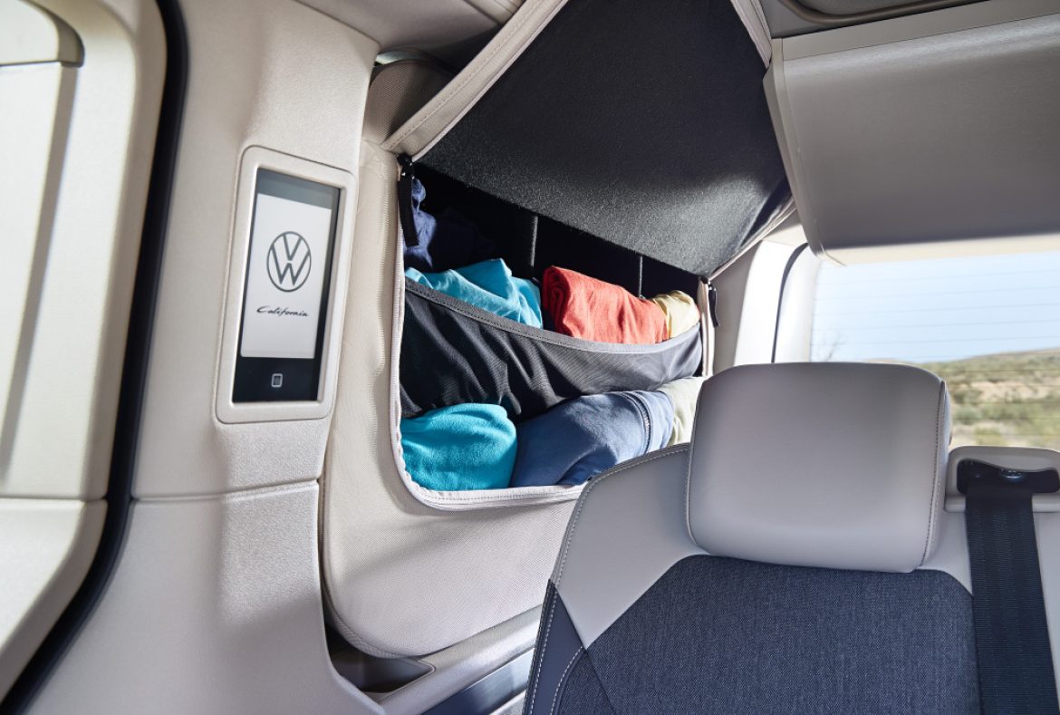 Volkswagen California T7 ocean 2024, vano porta vestiti-25