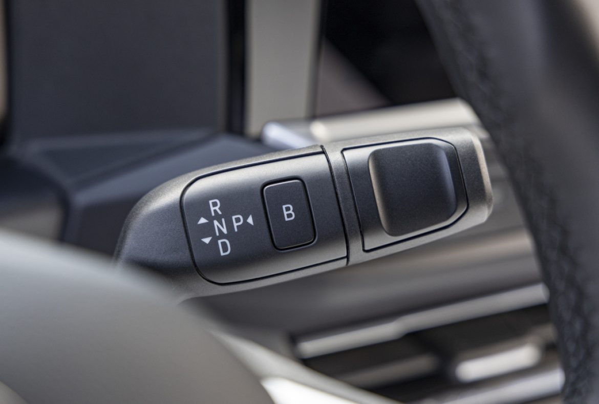 Volkswagen Caravelle T7 2025 dettaglio cambio al volante -19