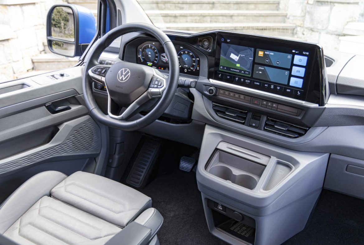 Volkswagen Caravelle T7 2025, interno plancia comandi-13