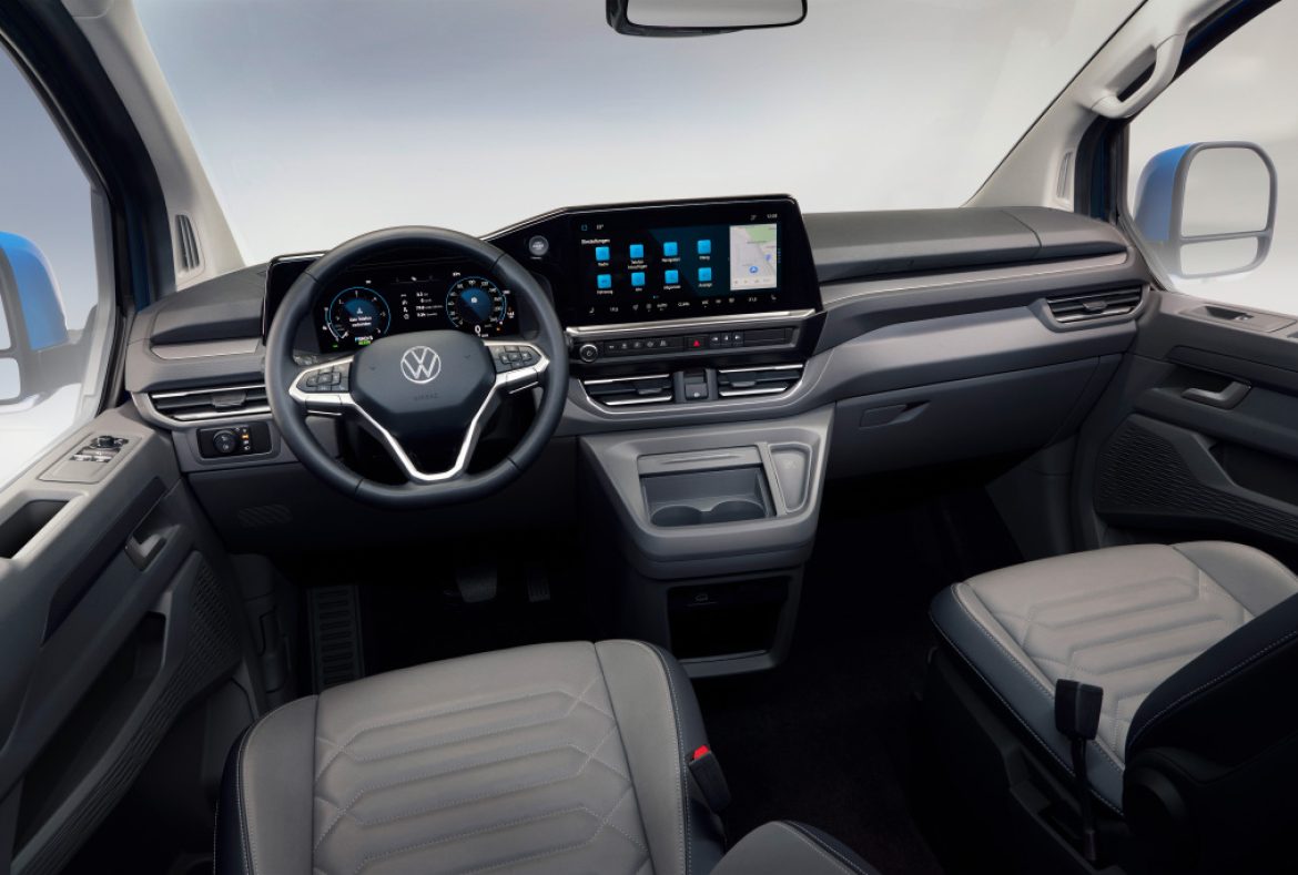 Volkswagen Caravelle T7 2025, interno postazione di guida-18