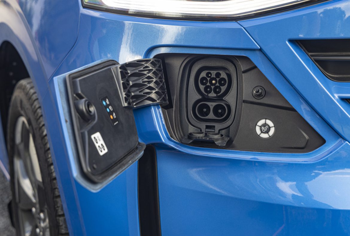 Volkswagen Caravelle T7 2025, ricarica elettrica-10