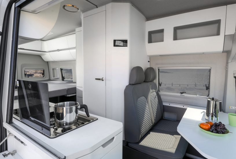 Volkswagen Grand California zona abitabile