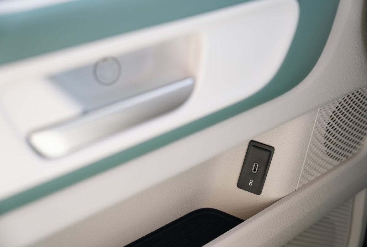 Volkswagen ID.BUZZ interni dettaglio portiera- 18