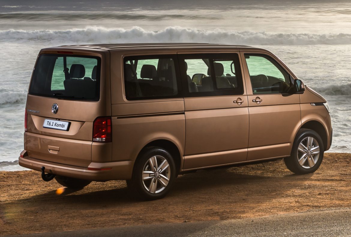 Volkswagen Transporter Kombi tre quarti posteriore-05