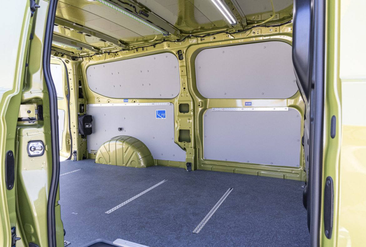 Volkswagen Transporter T7 2024, carico da portellone laterale aperto-15