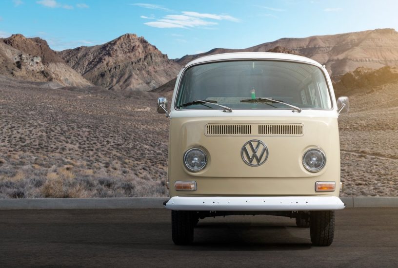 Volkswagen Type 2 Bus Electrified Concept frontale