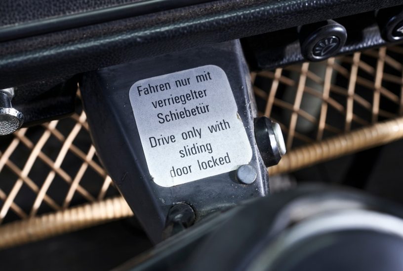 Volkswagen Type 2 Bus Electrified Concept targhetta