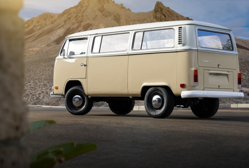 Volkswagen Type 2 Bus Electrified Concept tre quarti posteriore