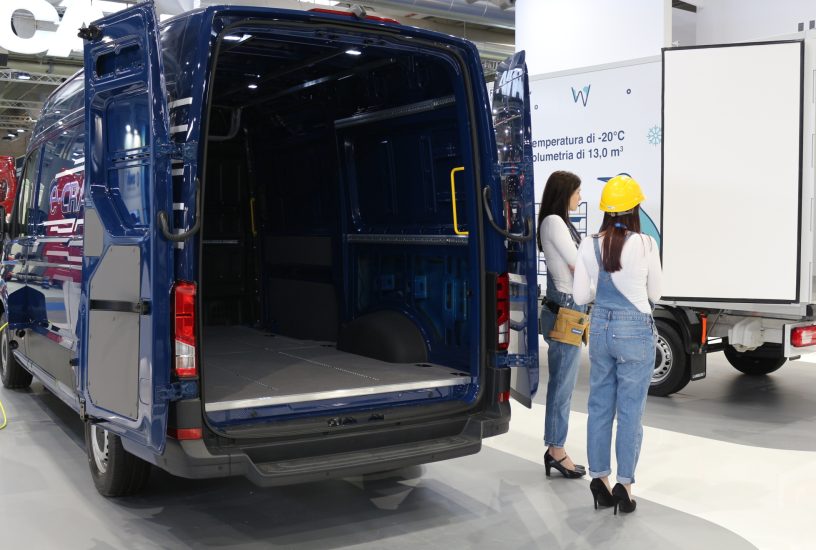 Volkswagen e-Crafter Transpotec 2019 tre quarti posteriore
