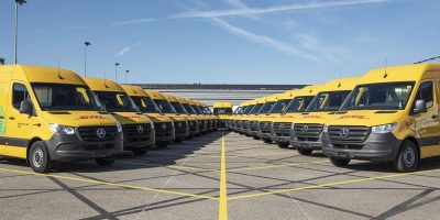 DHL Express accelera l’elettrificazione della flotta in Francia: obiettivo 100% entro il 2026