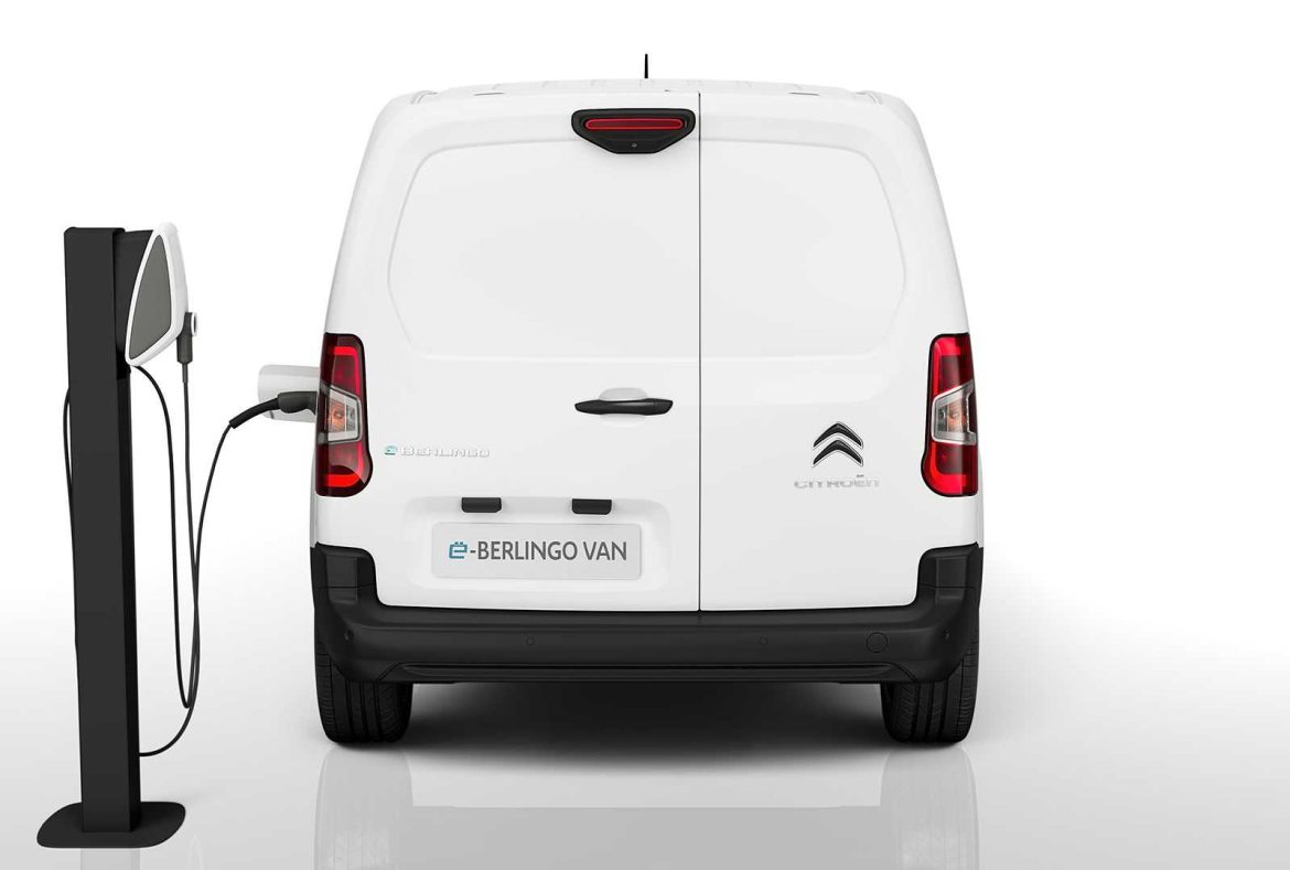 citroen e berlingo van, vista posteriore in ricarica